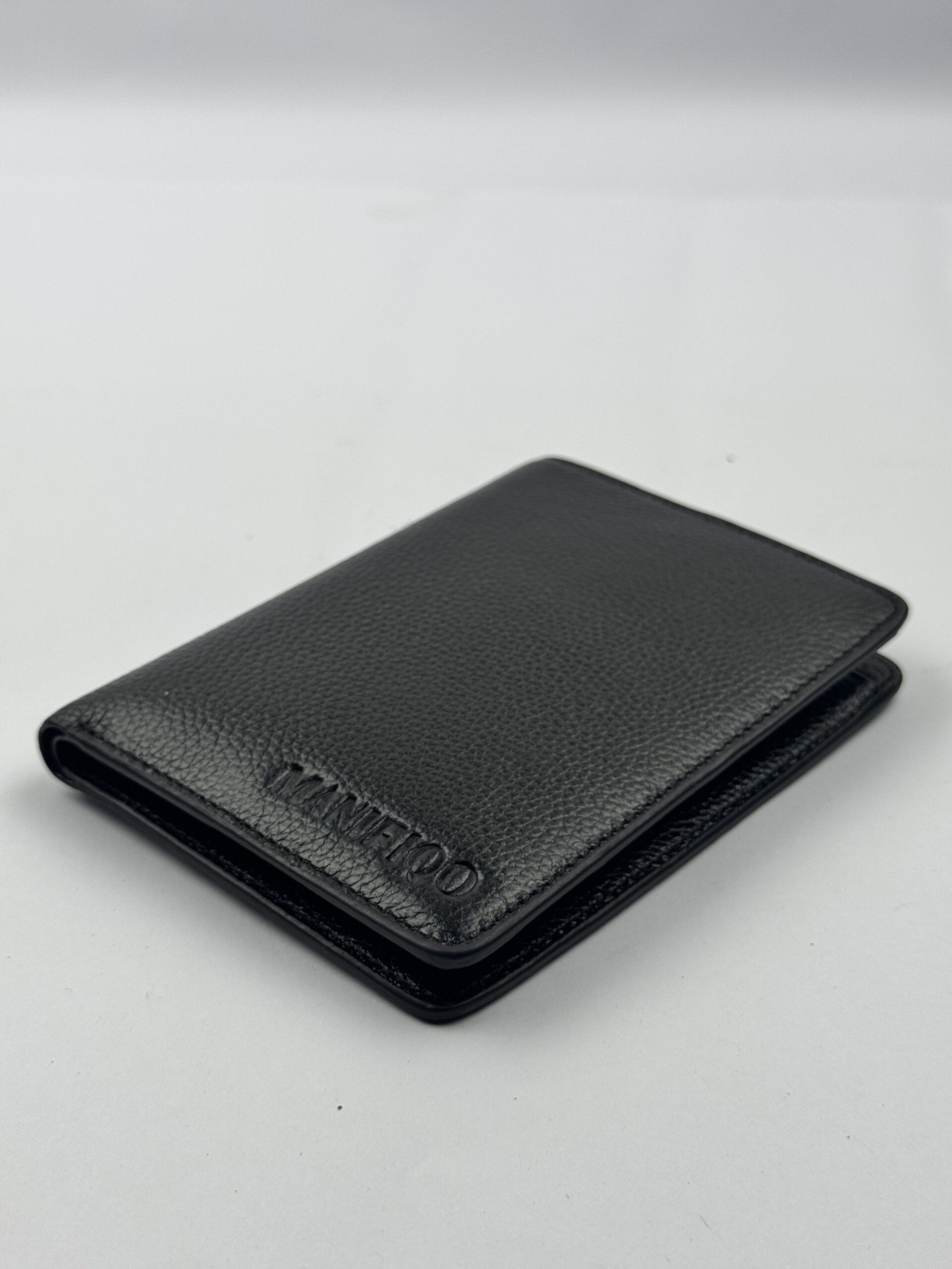 Manifiquo Pebble Grain Black Leather Bi-fold Wallet - Image 2