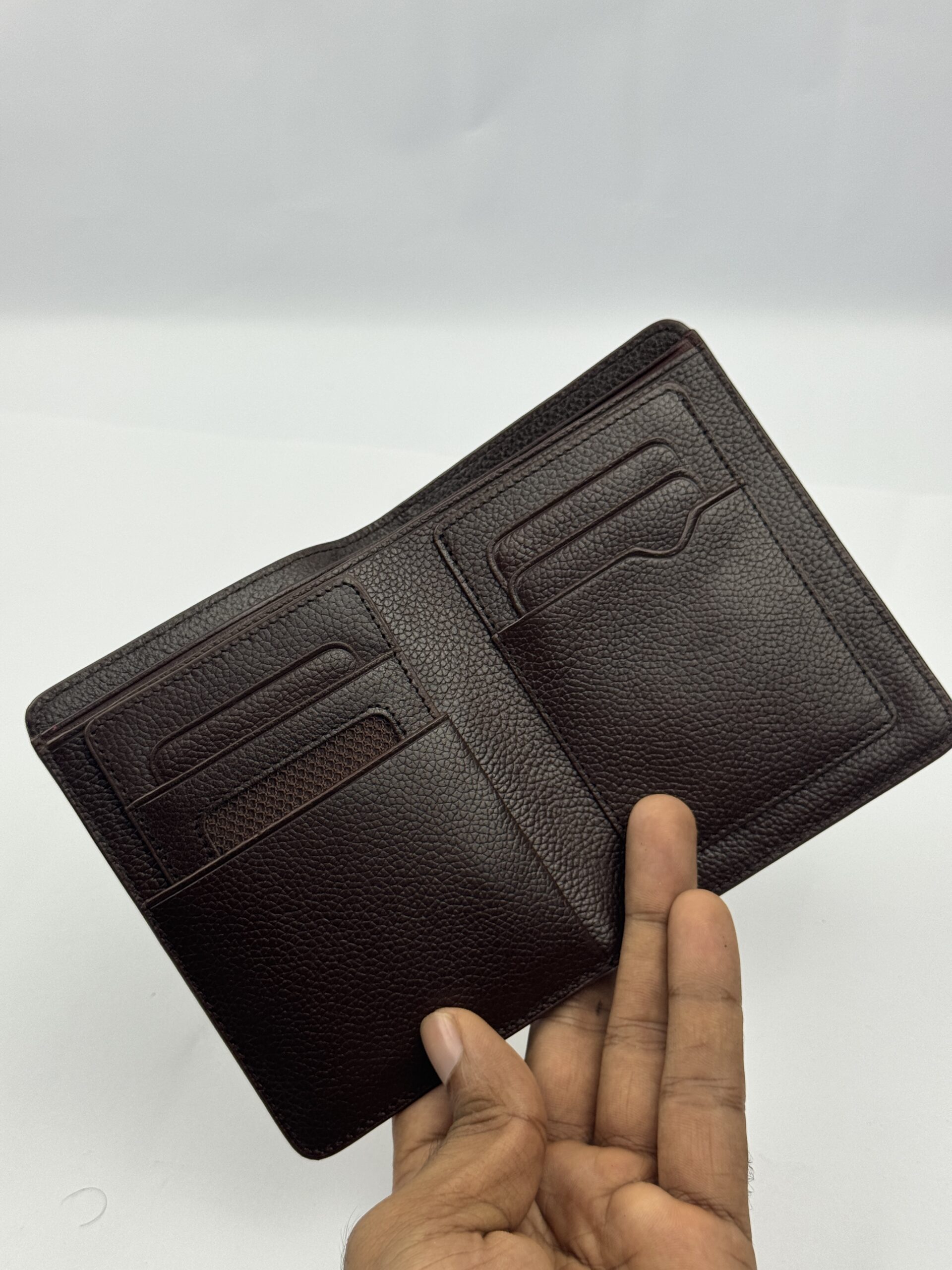 Manifiquo Pebble Grain Leather Bi-fold Wallet for Men