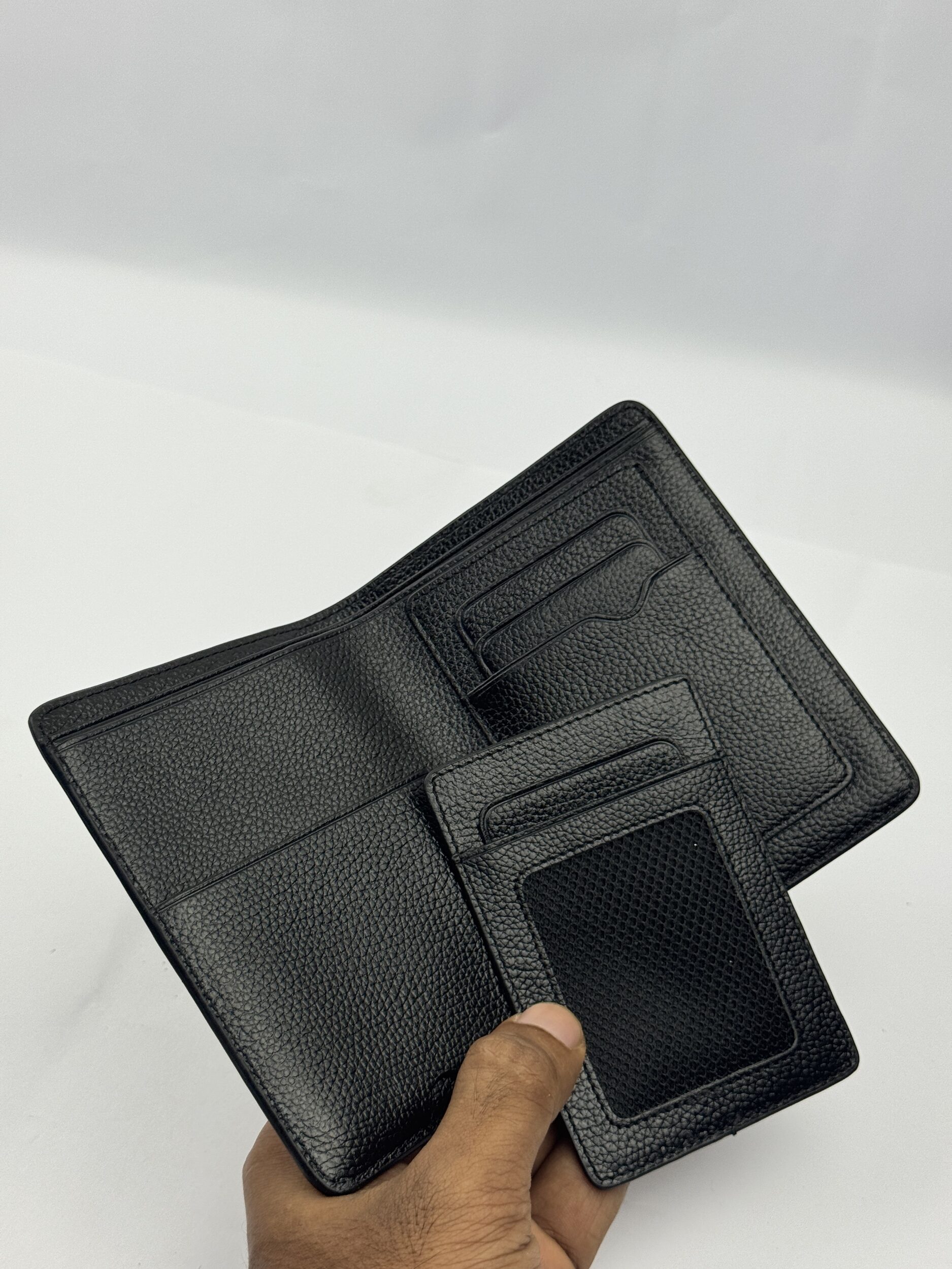Manifiquo Pebble Grain Black Leather Bi-fold Wallet - Image 3