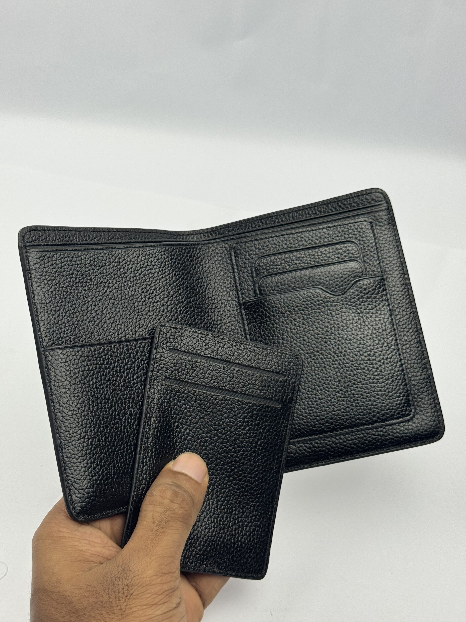 Manifiquo Pebble Grain Black Leather Bi-fold Wallet - Image 4