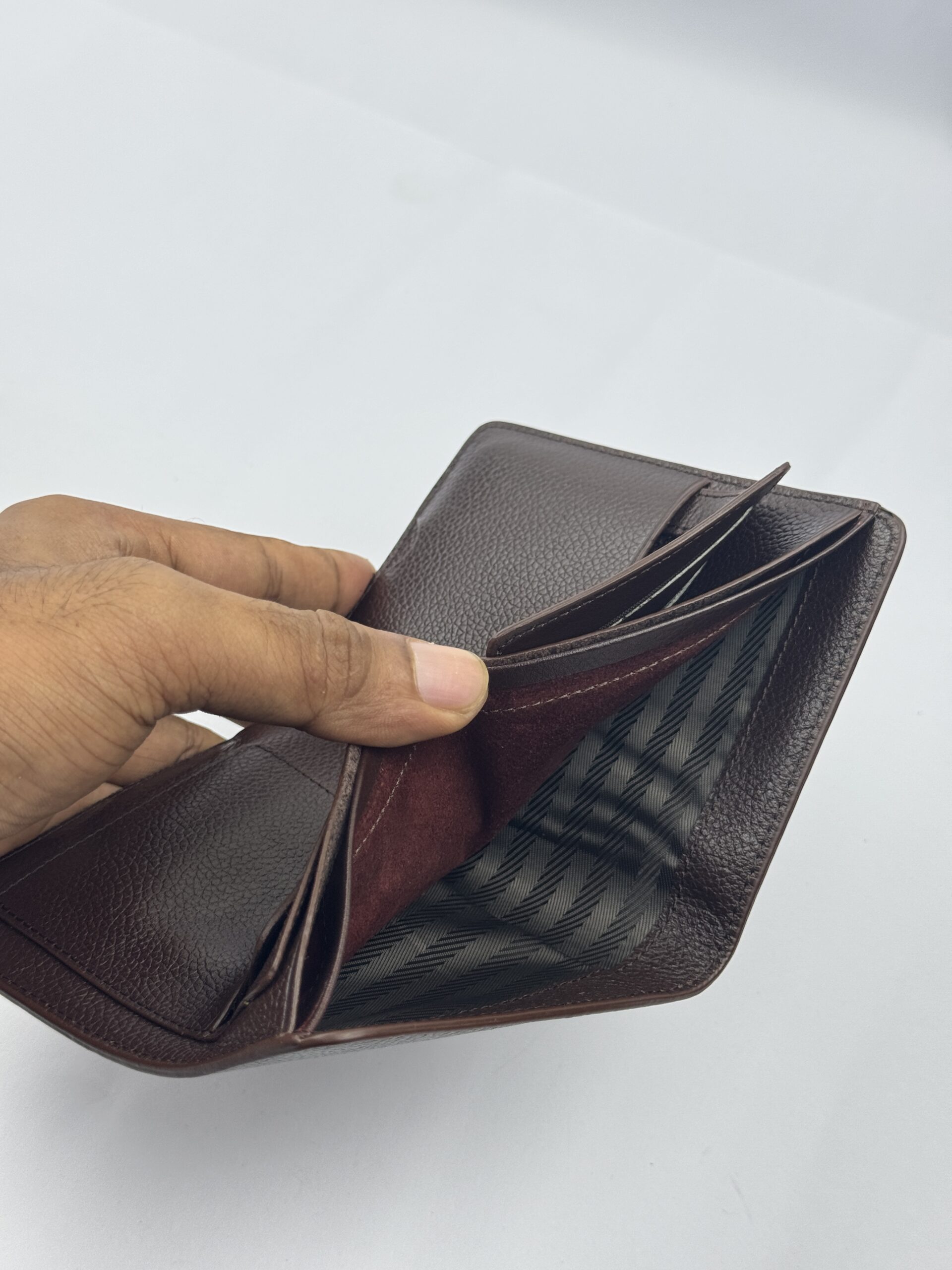 Manifiquo Pebble Grain Leather Bi-fold Wallet for Men - Image 7