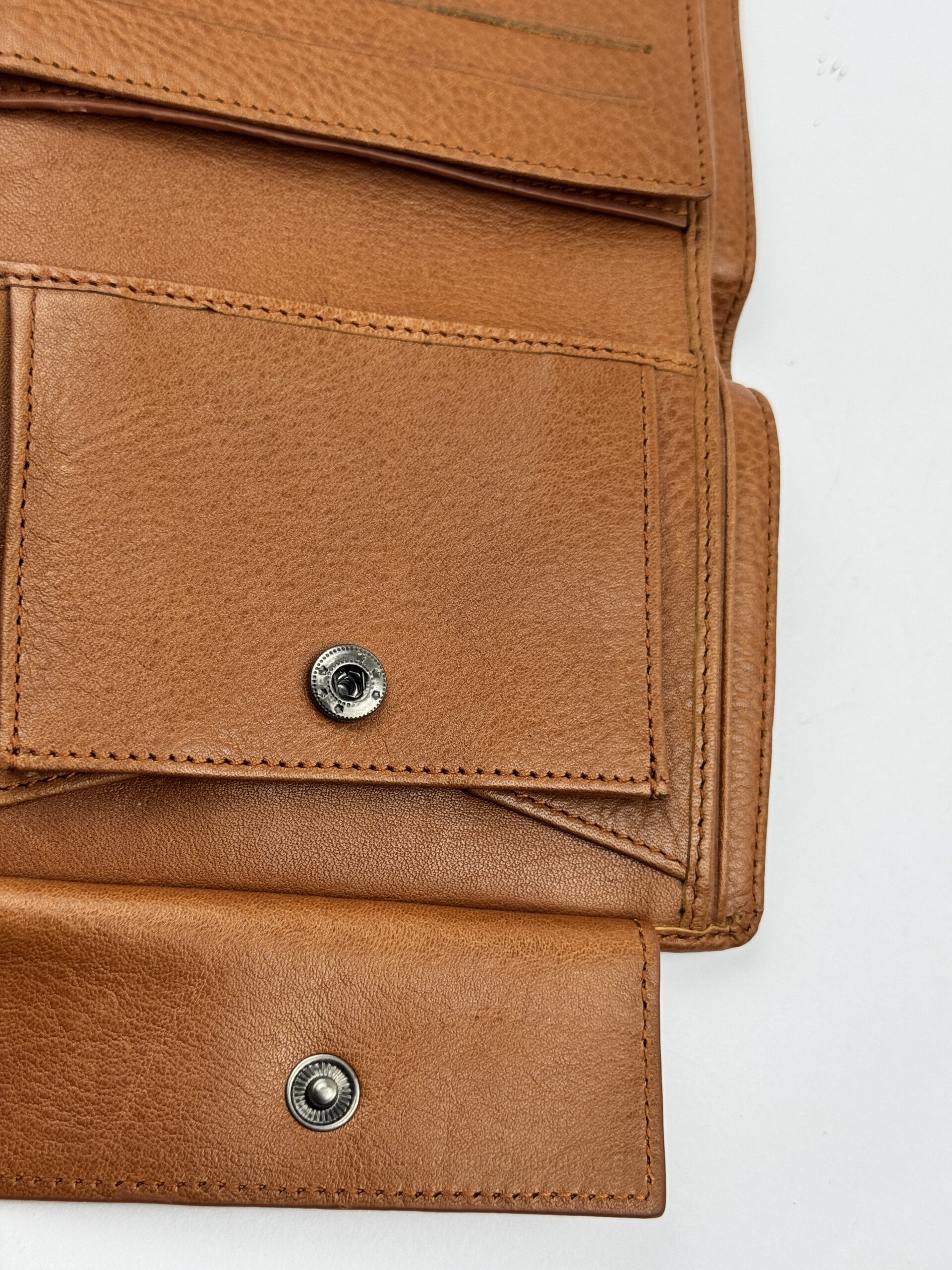 Manifiquo Tan Pebble-Grain Cow Leather Bifold Wallet - Image 4