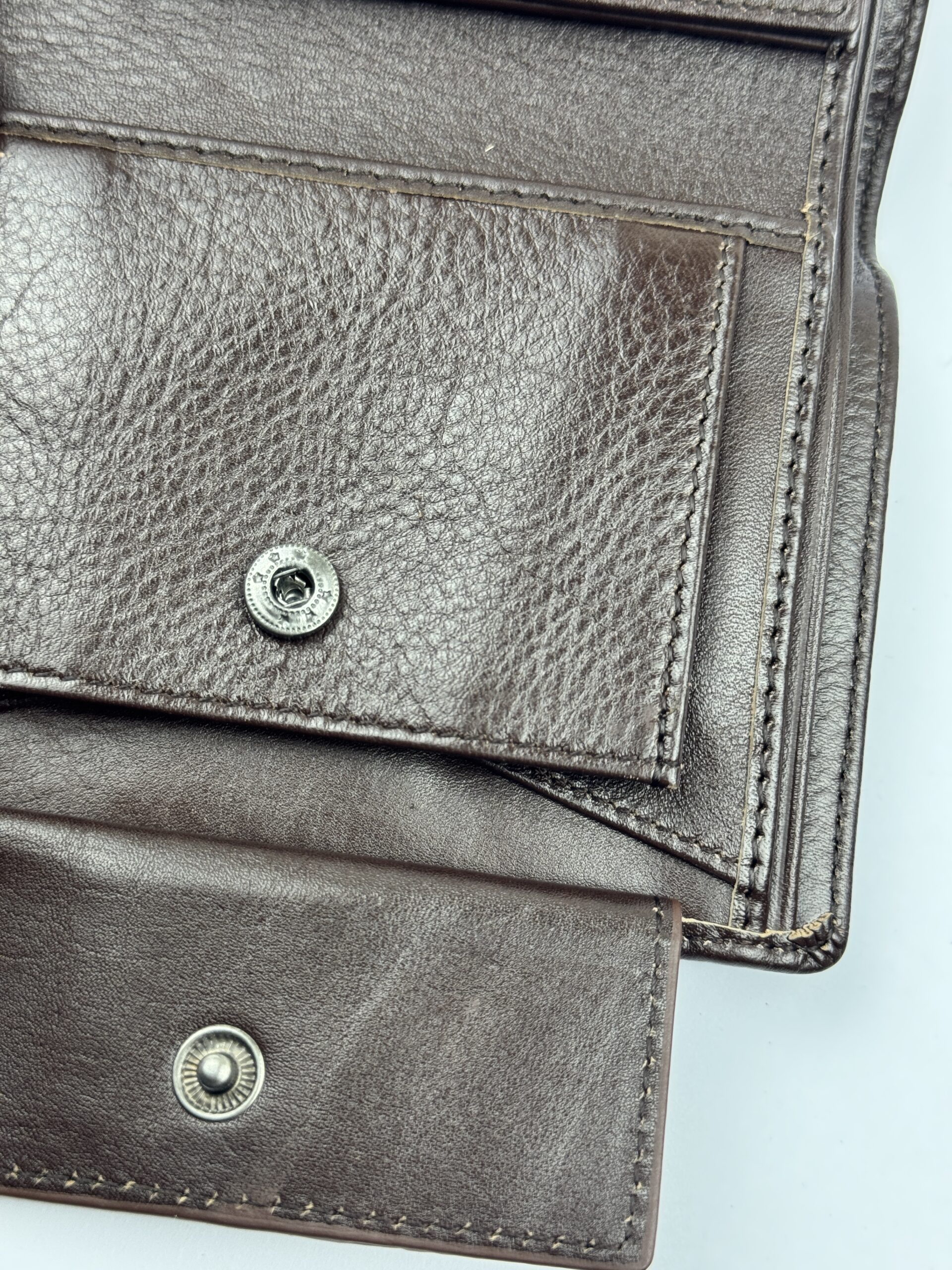 Manifiquo Chocolate Pebble-Grain Leather Bifold Wallet - Image 4